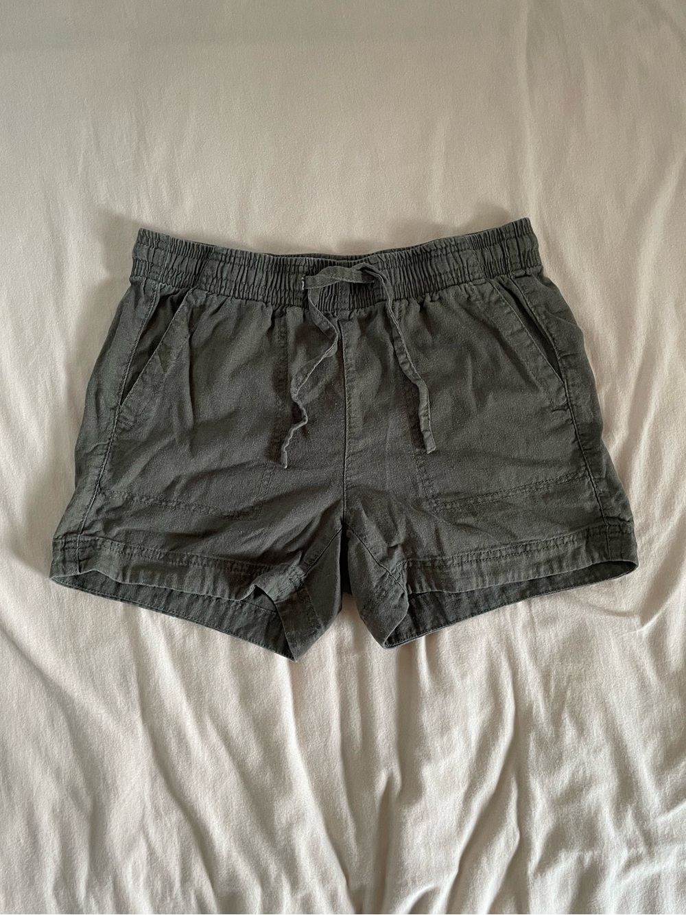 Reitmans Women's Olive Green Drawstring Waist Shorts